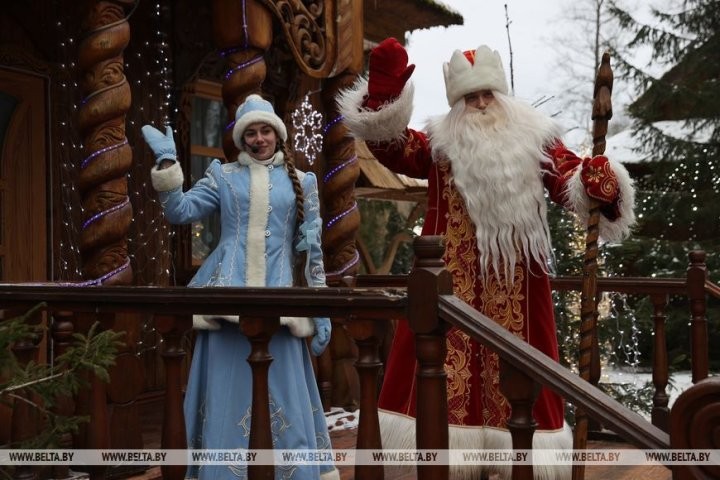 Белорусский Дед Мороз отдал пограничникам приказ пропустить Новый год через границу. Репортаж из Беловежской пущи