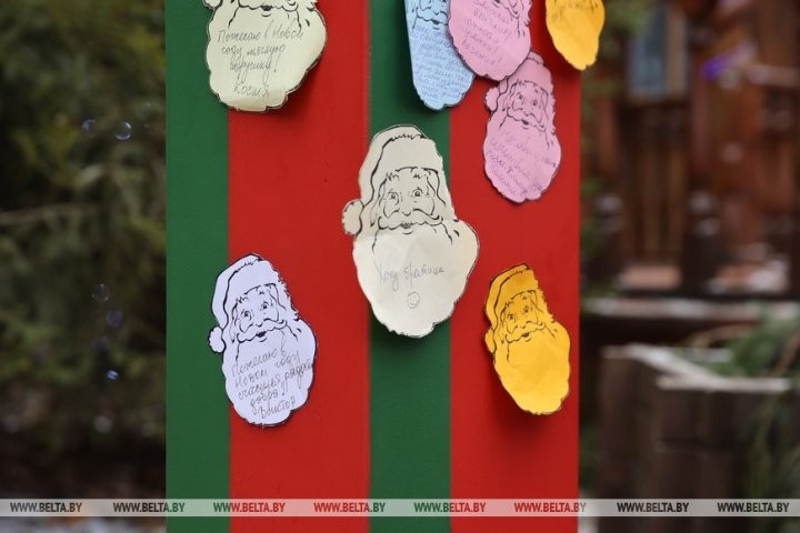 Белорусский Дед Мороз отдал пограничникам приказ пропустить Новый год через границу. Репортаж из Беловежской пущи