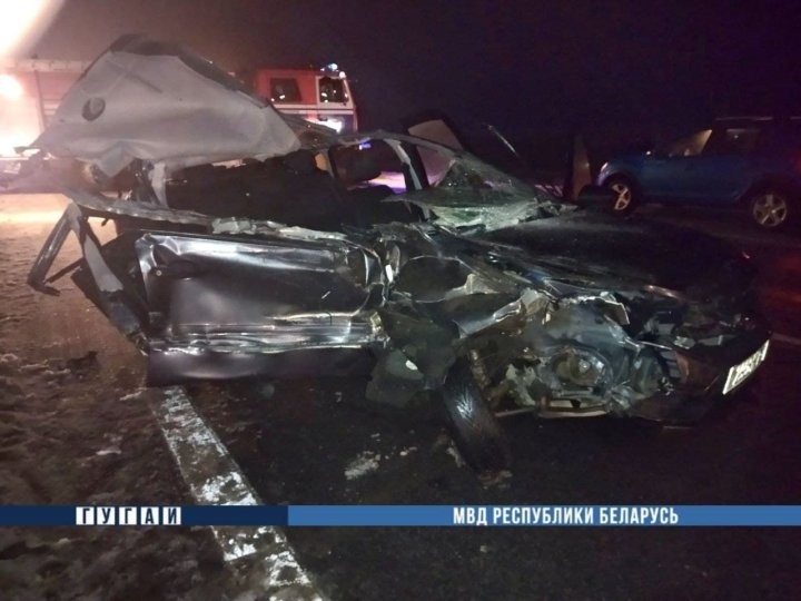 В Ивацевичском районе легковушка столкнулась с большегрузом, погибли 2 человека