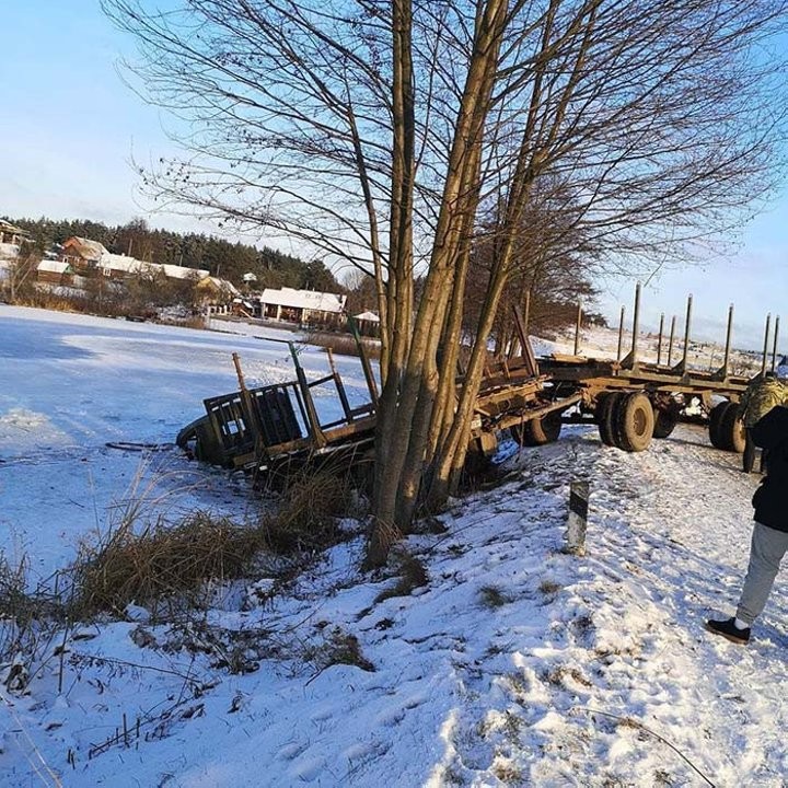 В Брестской области КАМАЗ заехал в озеро