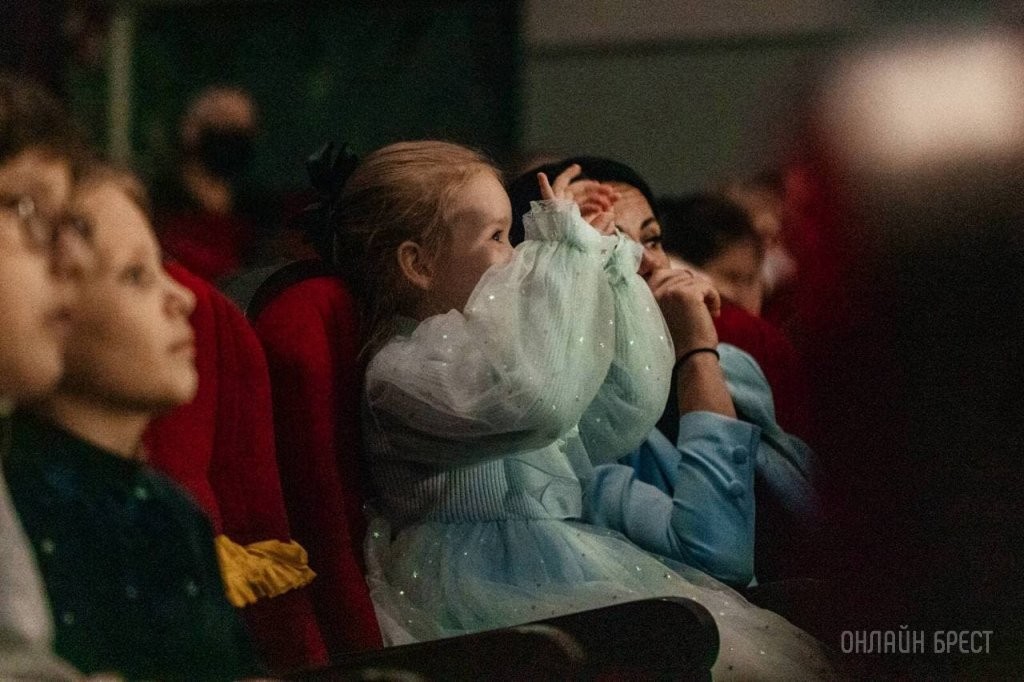 В Брестском театре кукол прошло новогоднее представление для детей Российских соотечественников проживающих в Республике Беларусь