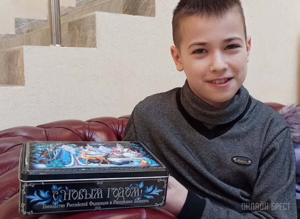 В Брестском театре кукол прошло новогоднее представление для детей Российских соотечественников проживающих в Республике Беларусь