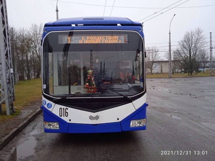 В новогоднюю ночь на маршруте 1 в Бресте будет работать тематический праздничный троллейбус