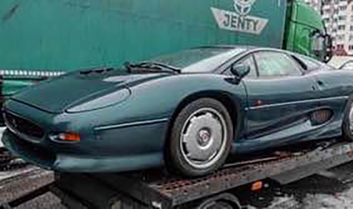 Больше миллиона евро на одном прицепе: автовоз с редкими суперкарами замечен в Беларуси