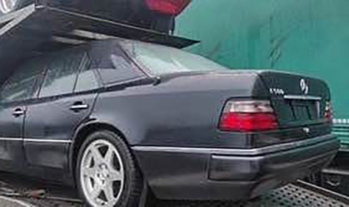 Больше миллиона евро на одном прицепе: автовоз с редкими суперкарами замечен в Беларуси