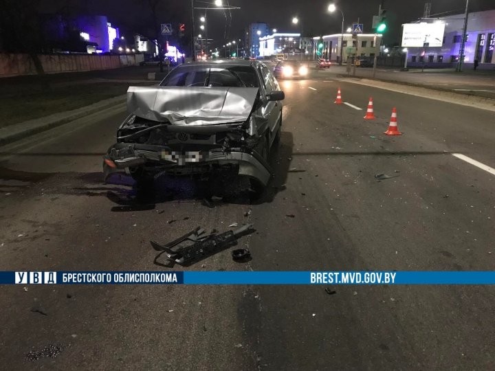 В Бресте на Янки Купалы сильно столкнулись автомобили