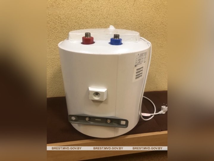 Мужчина залез через форточку в квартиру к другу и украл ноутбук и водонагреватель. Случай произошёл в Брестской области