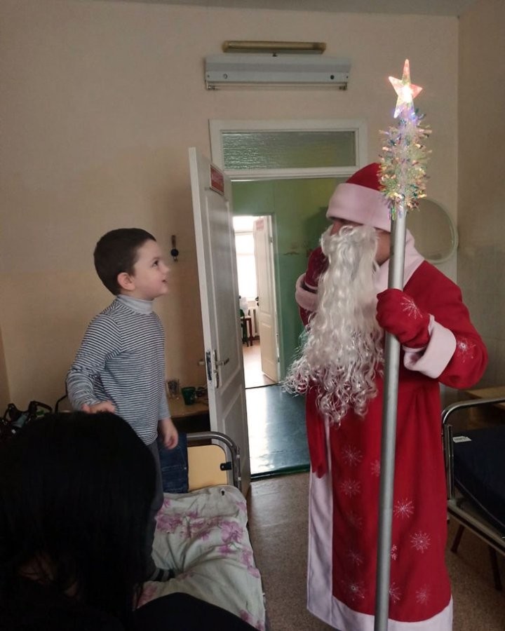 Кобринчане собрали порядка 50 подарков детям, которые встречали Новый год в больнице