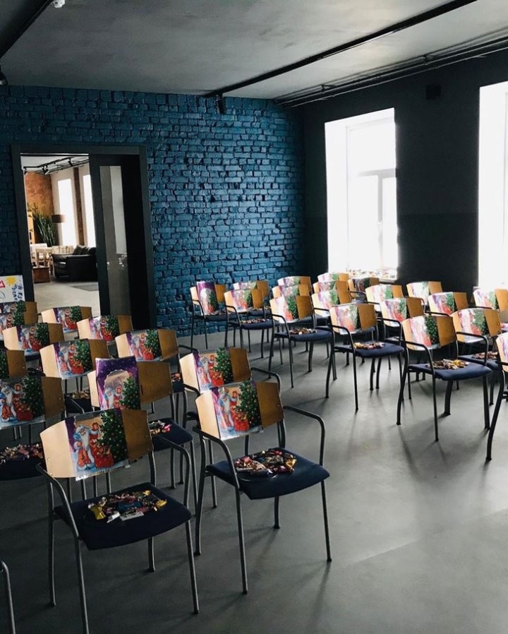 Кобринчане собрали порядка 50 подарков детям, которые встречали Новый год в больнице