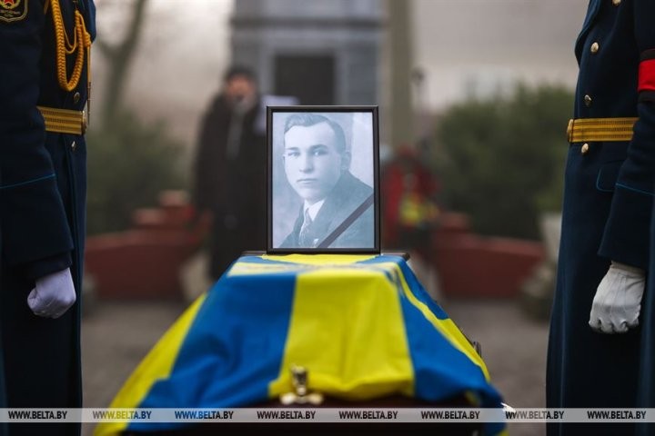Останки погибшего под Кобрином военного летчика передали на его родину