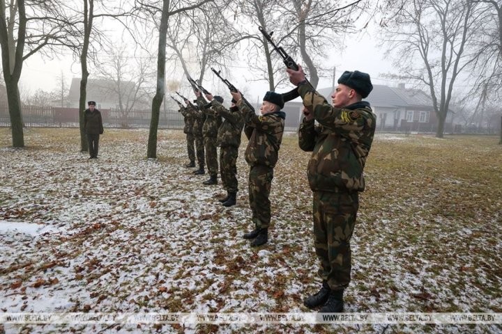 Останки погибшего под Кобрином военного летчика передали на его родину
