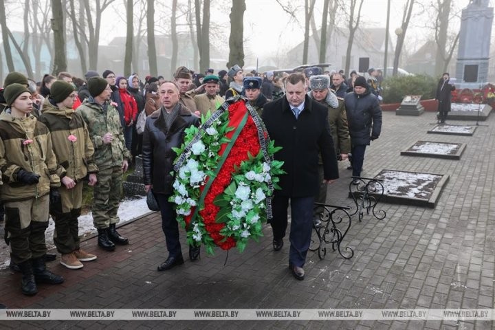 Останки погибшего под Кобрином военного летчика передали на его родину