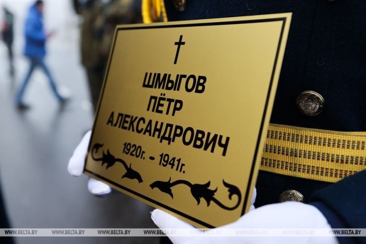 Останки погибшего под Кобрином военного летчика передали на его родину