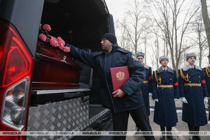 Останки погибшего под Кобрином военного летчика передали на его родину