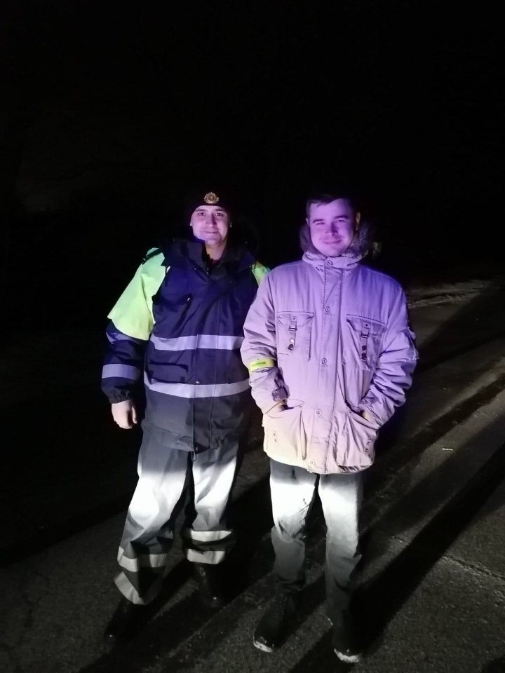 В Рождество сотрудники ГАИ Бреста дарили фликеры и напоминали о безопасности на дорогах