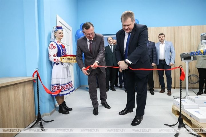 В одном из брестских вузов открыли лабораторию идентификации и промышленной робототехники