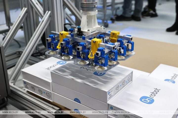 В одном из брестских вузов открыли лабораторию идентификации и промышленной робототехники