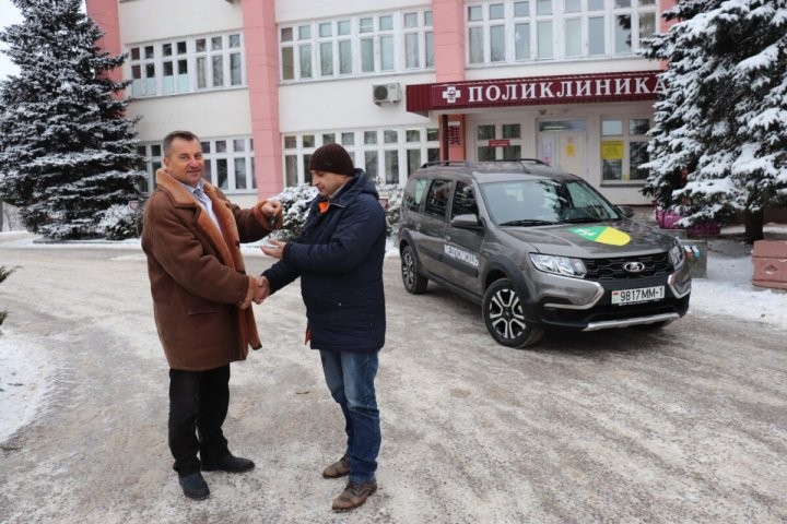 Ивацевичи. Автопарк районной больницы пополнил новый автомобиль «Лада Ларгус» стоимостью 39, 6 тысяч рублей