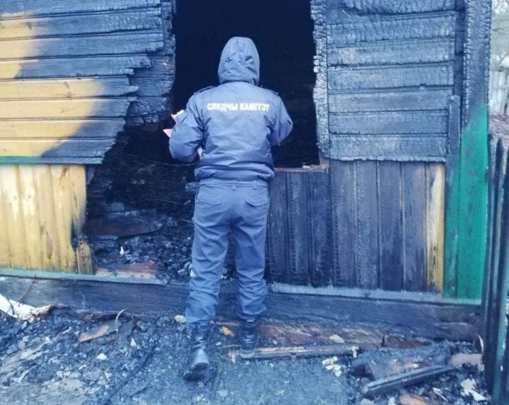 Следователи устанавливают обстоятельства гибели пенсионеров при пожаре в Малоритском районе