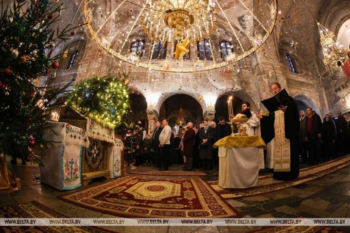 В Бресте православные верующие празднуют Рождество Христово