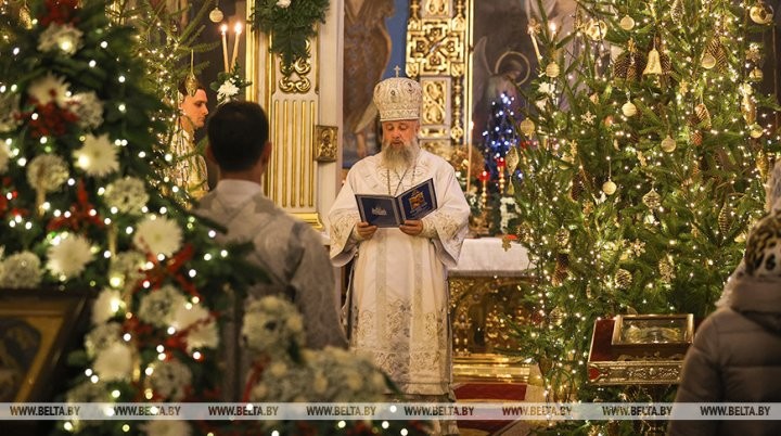 В Бресте православные верующие празднуют Рождество Христово