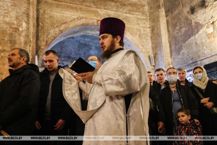 В Бресте православные верующие празднуют Рождество Христово