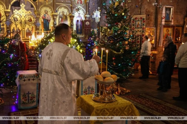 В Бресте православные верующие празднуют Рождество Христово