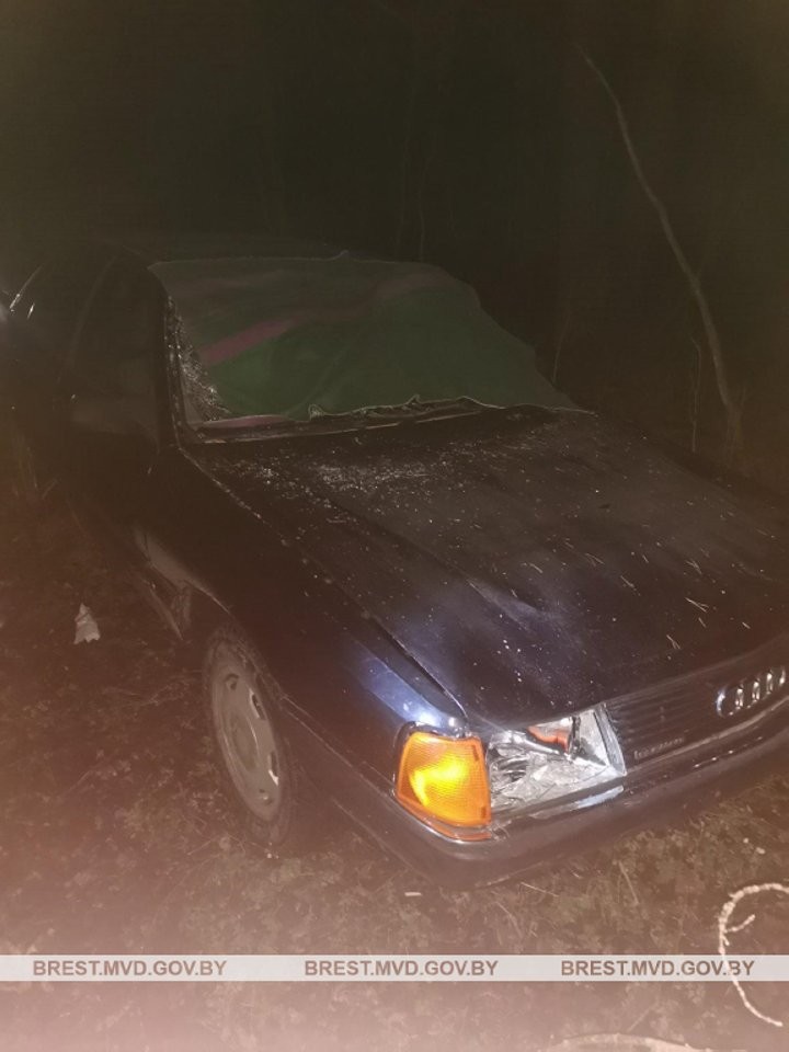 В Брестской области водитель сбил пешехода и скрылся, бросив авто в лесу