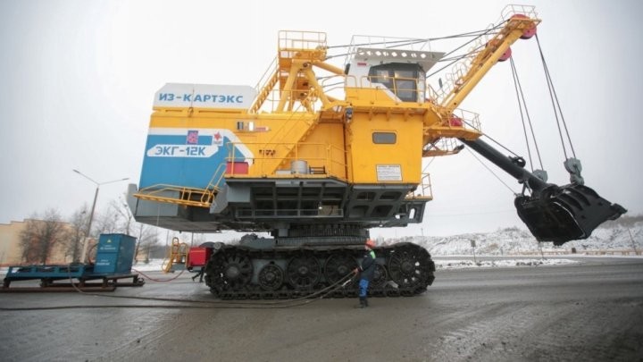 В Микашевичском карьере новый экскаватор (Брестская область)