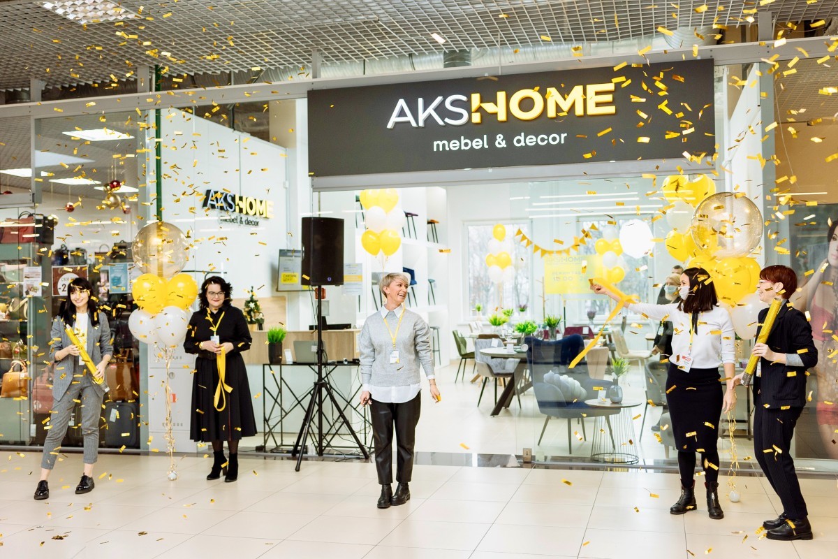 Новый салон мебели «АksHome» открылся в ТЦ «Корона» на Машерова. Выбор кухонных столов, стульев и кресел удивляет!