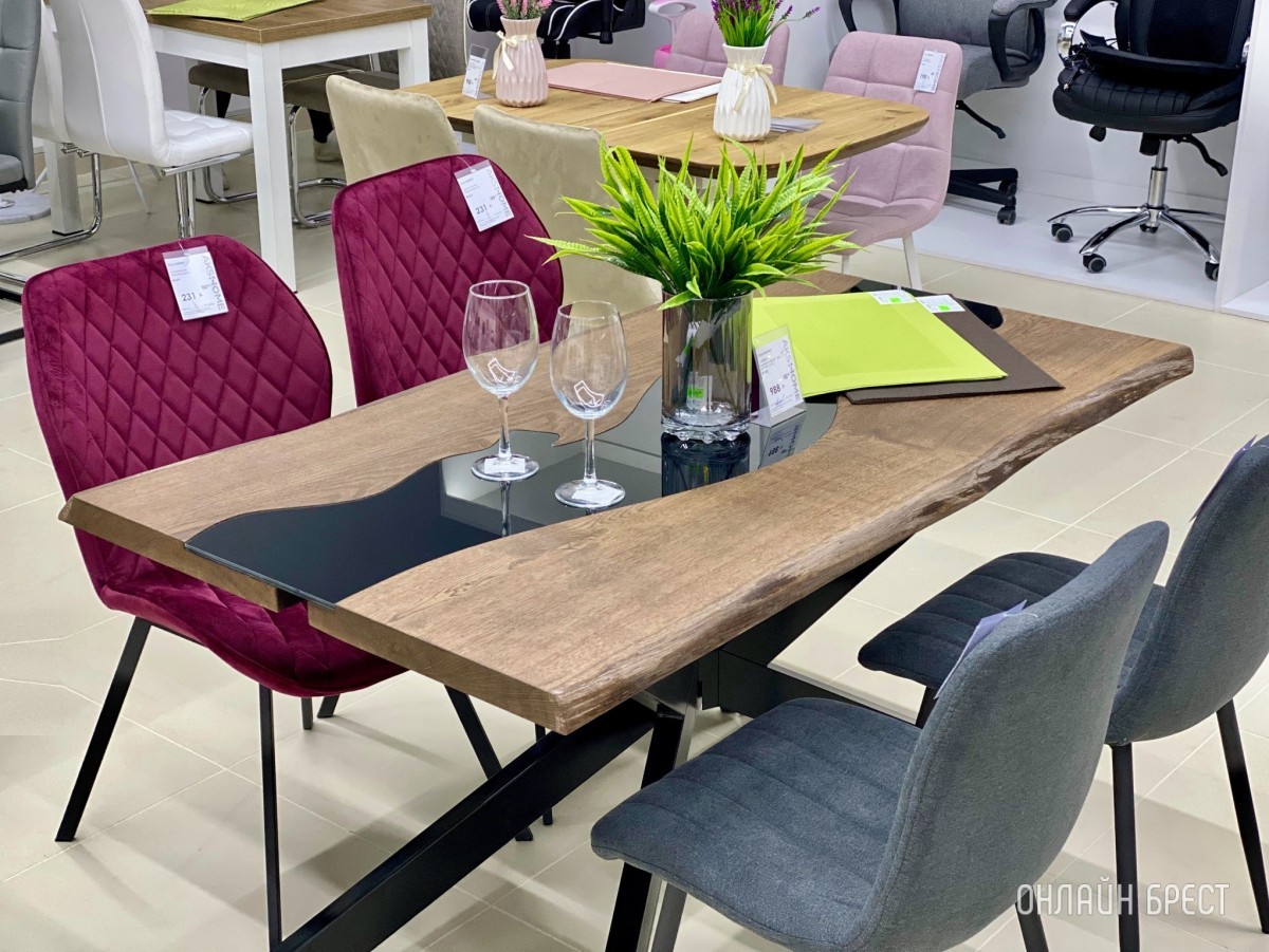 Новый салон мебели «АksHome» открылся в ТЦ «Корона» на Машерова. Выбор кухонных столов, стульев и кресел удивляет!