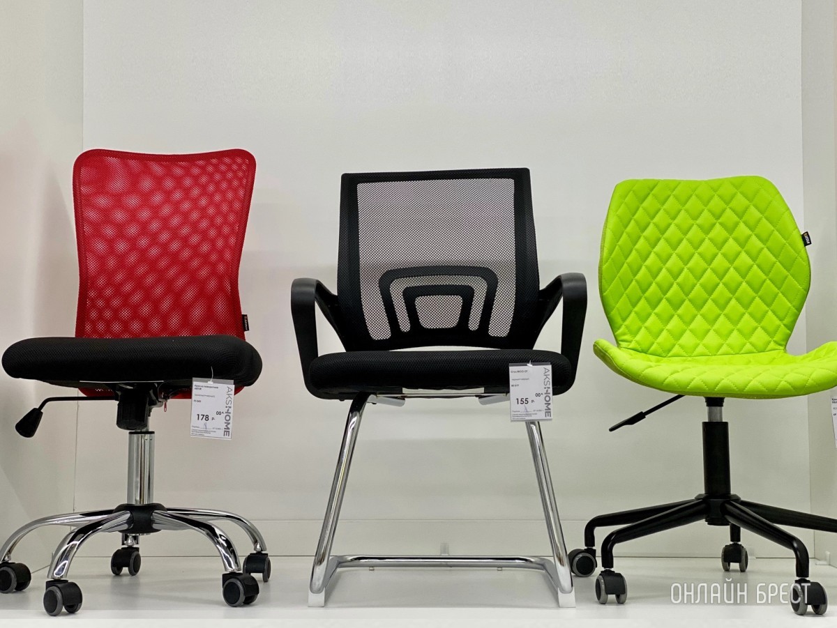 Новый салон мебели «АksHome» открылся в ТЦ «Корона» на Машерова. Выбор кухонных столов, стульев и кресел удивляет!