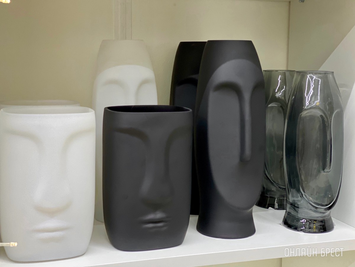 Новый салон мебели «АksHome» открылся в ТЦ «Корона» на Машерова. Выбор кухонных столов, стульев и кресел удивляет!