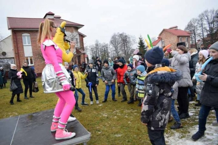 Кобринской детской деревне исполнилось 27 лет – праздник ребятам устроили волонтеры, аниматоры и представители бизнеса