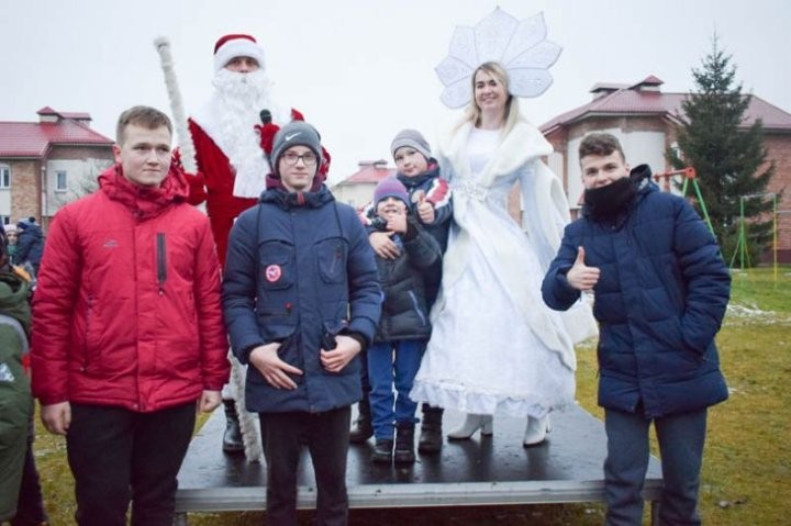 Кобринской детской деревне исполнилось 27 лет – праздник ребятам устроили волонтеры, аниматоры и представители бизнеса