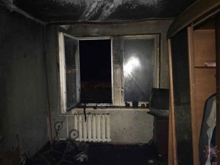 В Ивацевичском районе работники МЧС спасли на пожаре двух человек, еще один стал жертвой огня