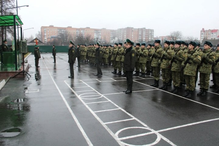 Новобранцы Пинского погранотряда приняли военную присягу