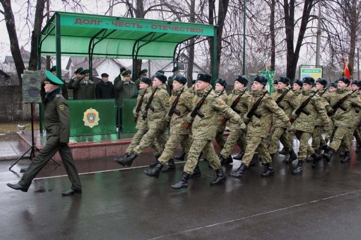 Новобранцы Пинского погранотряда приняли военную присягу