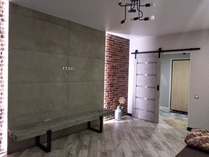 Молодая семья из Брестской области показала, какой ремонт в стиле лофт они сделали в квартире своими руками