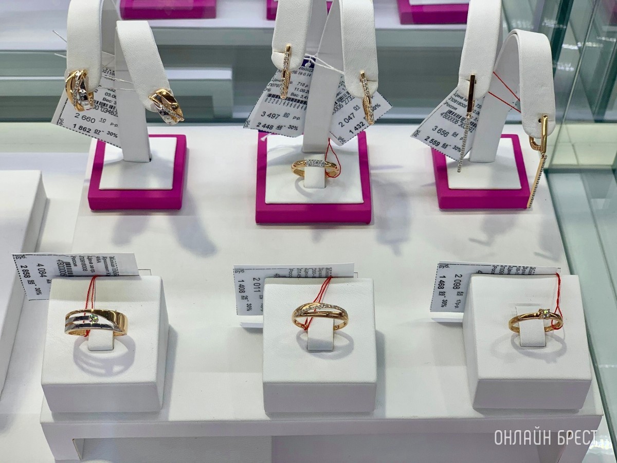 Золотое кольцо от 260 рублей: где в Бресте смотреть новогодние подарки?