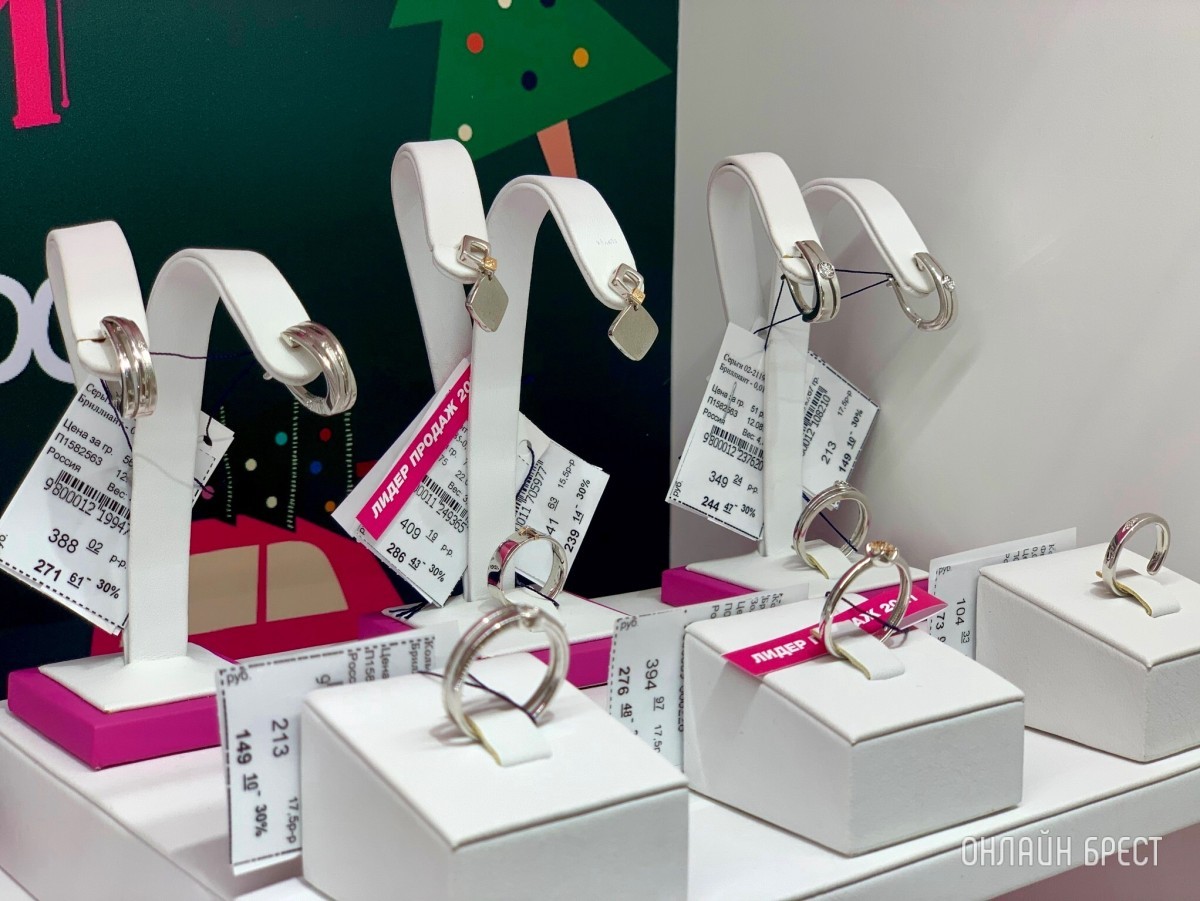 Золотое кольцо от 260 рублей: где в Бресте смотреть новогодние подарки?