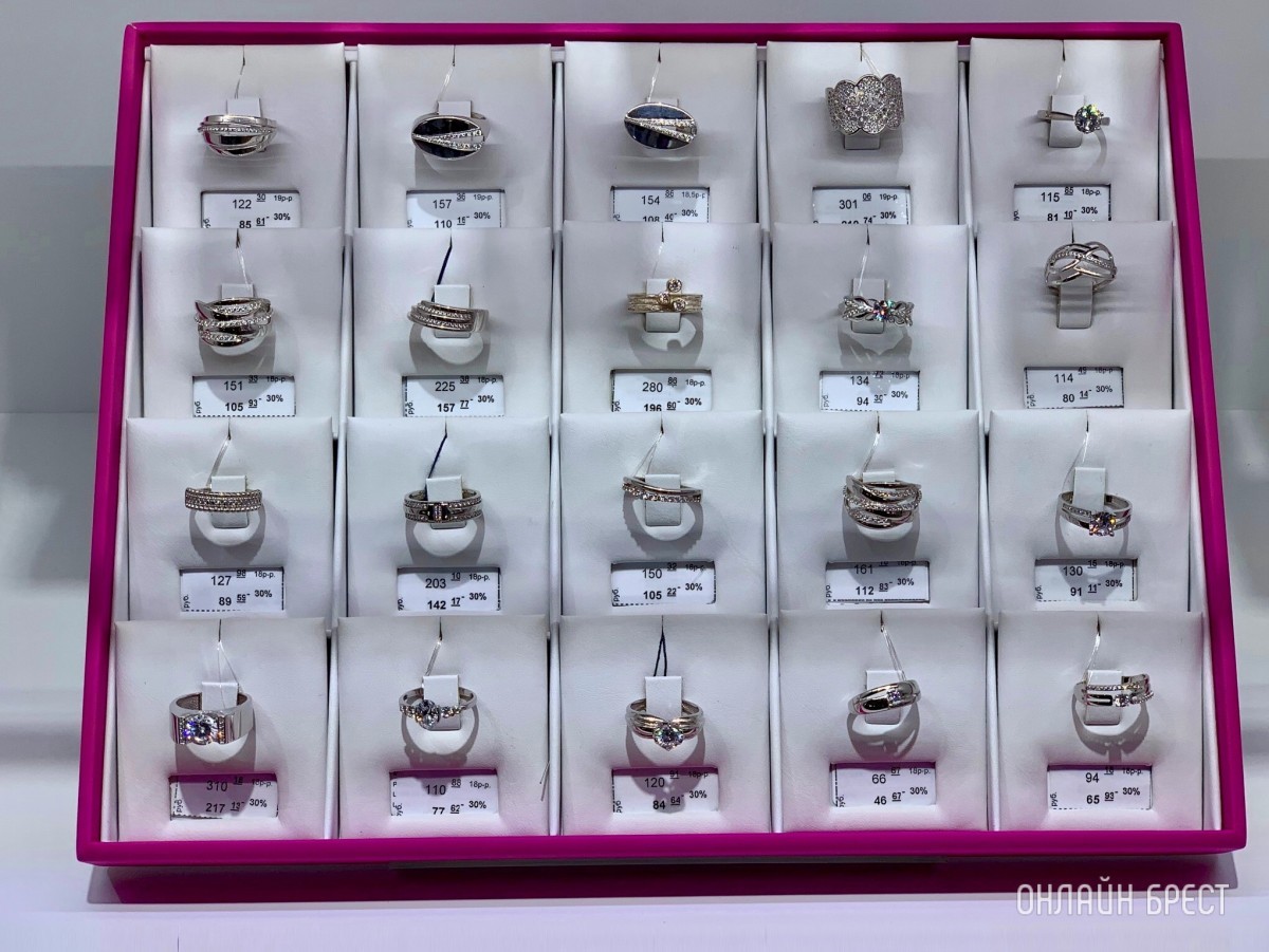 Золотое кольцо от 260 рублей: где в Бресте смотреть новогодние подарки?