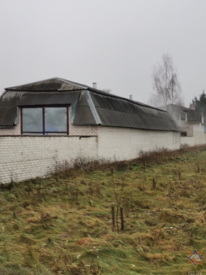 В Кобрине спасатели ликвидировали пожар в производственном цеху