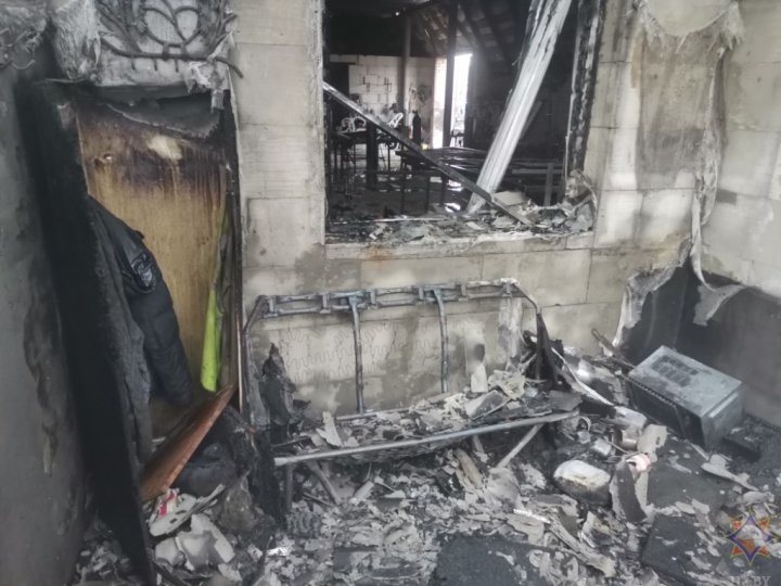 В Кобрине спасатели ликвидировали пожар в производственном цеху