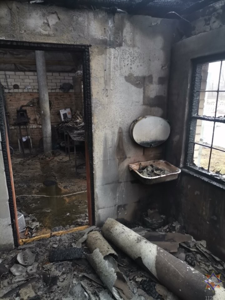 В Кобрине спасатели ликвидировали пожар в производственном цеху