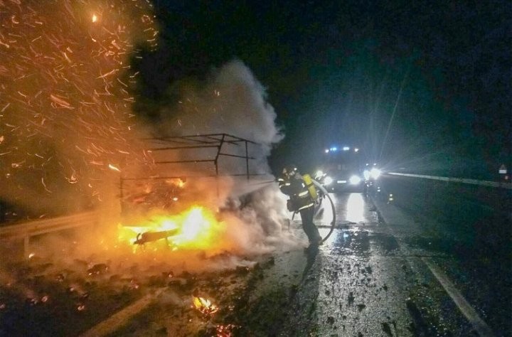 На М1 в Брестской области горел прицеп