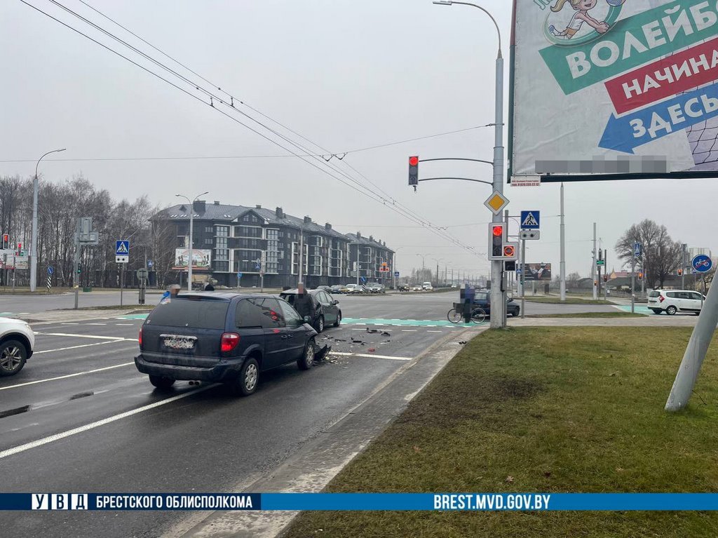 В Бресте произошло ДТП с тремя автомобилями