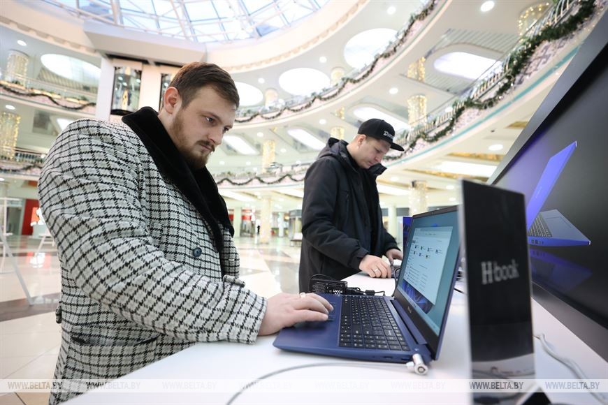 В «Столице» открылся первый магазин белорусских ноутбуков. Почем там продают технику?