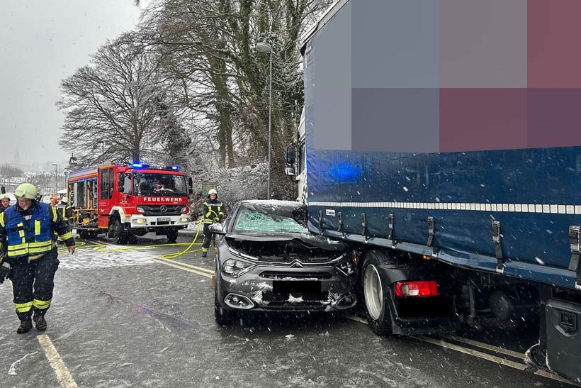 В Германии фуру белоруса занесло на «встречку» и столкнуло с Citroen