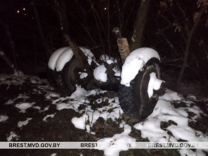 Уголовная ответственность грозит двум жителям Пружан за кражу неисправного авто сельхозпредприятия